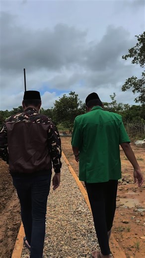 Silaturrahmi bersama Bupati Kolaka yang juga merupakan Dewan Penasehat PC GP Ansor Kolaka, Kanda Sahabat Amri Jamaluddin. Banyak motivasi dan panduan arah gerakan dari beliau, khususnya dalam rangka menyambut kedatangan Ketua Umum GP Ansor di Kabupaten Kolaka. #gpansor #banser #nahdlatululama #kolaka