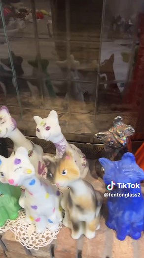 Vintage Fenton Art Glass Parade of Alley Cats Showcase