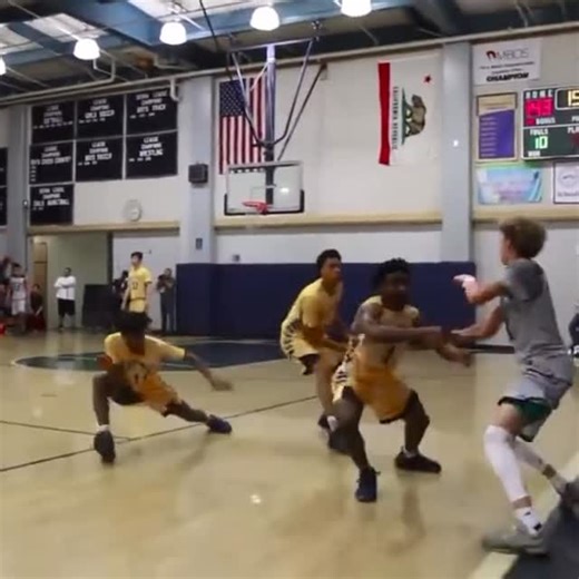 Best Dunk Tutorial on Instagram: "92 pts —————————————————————— 👕 Grab any shirt from @themaslo.bk or click the link in bio @howtodunk 📘 Get Vertical Jump Mastery — FREE with every order. A 6-week, science-backed training plan to help you jump higher, move faster, and dominate like the legends. #RetroBasketball #DunkLife #VintageNBA #BasketballTees #HoopDreams #NBAStyle #TheMaslo"