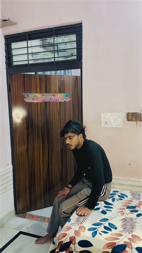 Cat’s Reaction When Man Falls on Bed 🤣 #jump #catholic