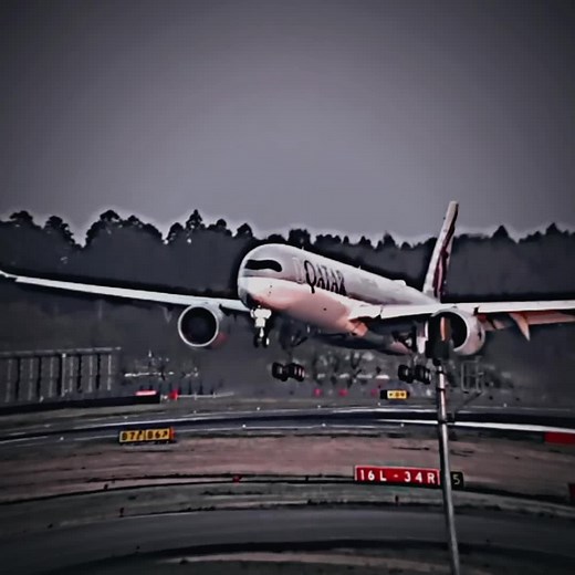 เครื่องบินโบอิ้ง 747: คลิปการบินที่น่าตื่นเต้น