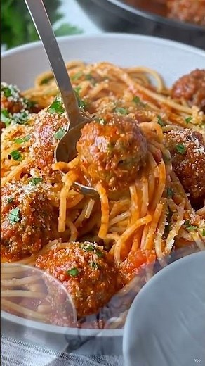 Classic Spaghetti & Meatballs The Ultimate Italian Comfort Food #easyrecipe #food #easydinner