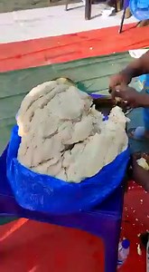 Food-eating competition at a cultural festival in Cross River State, Nigeria. The event is a yearly agro-product and cultural exhibition with traditional arts competitions along Ogoja-Iyala road in Cross River State. | Africa Facts Zone