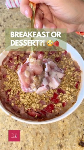 This Strawberries & Cream Baked Oats Tastes Like Dessert 😳🍓✨ Vegan + GF