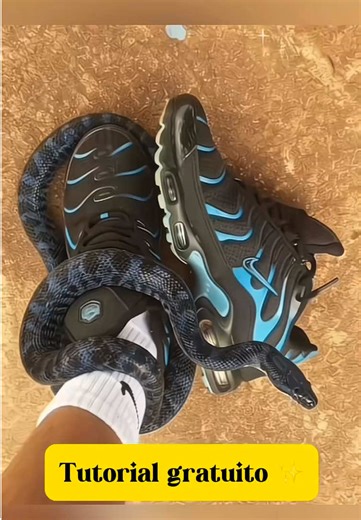 Aquele mlk ali tava logo zoando seu tênis Tendência de cobra enrolada no sapato Tutorial para fazer fotos com estilo de cobra enrolada no sapato usando o Dola AI Como fazer fotos com efeito de cobra enrolada no sapato Modo de fazer fotos com estilo de cobra enrolada no sapato Tutorial para criar tendência de cobra enrolada no sapato Tutorial de edição de fotos de cobra enrolada no sapato Tutorial para escrever prompts de fotos com estilo de cobra enrolada no sapato Tutorial para fazer efeitos de