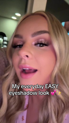 So cute and sparkly! And SO EASY! #eyeshadow #eyeshadowtutorial #glitter #glitterpuck #halfmagicbeauty #makeuphacks #makeuproutine #makeuptransformation #makeuptips #tiktokshopholidayhaul #tiktokmademebuyit #coolfinds #christmasgiftideas #christmas #giftideas #christmaslist #tiktokshopholidayhaul #tiktokshopblackfriday #tiktokshopcybermonday #superbrandday #sweaterweather #fyp #foryoupage