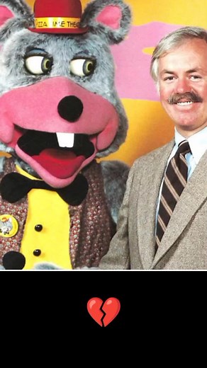 Chuck-e Cheese vs FNAF Animatronics VHS Showdown