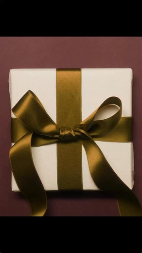 CELEBRATING THE SEASON⁠ ⁠ From intricately crafted ornaments to stylish tableware, each festive piece tells a story of exquisite artistry.⁠ ⁠ #Wedgwood⁠ #Festive⁠ #HomeDecor | Wedgwood