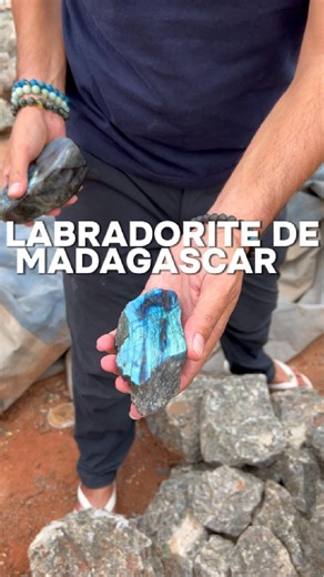 Labradorite de Madagascar #universmineral #pierrenaturelle #lithothérapie #minéraux #Labradorite #Artisanat #sourcingethique | Univers Minéral