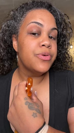 Luvielle on Instagram: "I’m telling you. If you have any type of hyperpigmentation GET THIS NOW! This has lightened my neck, my inner thigh and my underarms!! #drmelaxin #drmelaxinpeelshot #hyperpigmentation #darkspots #kojicacid"