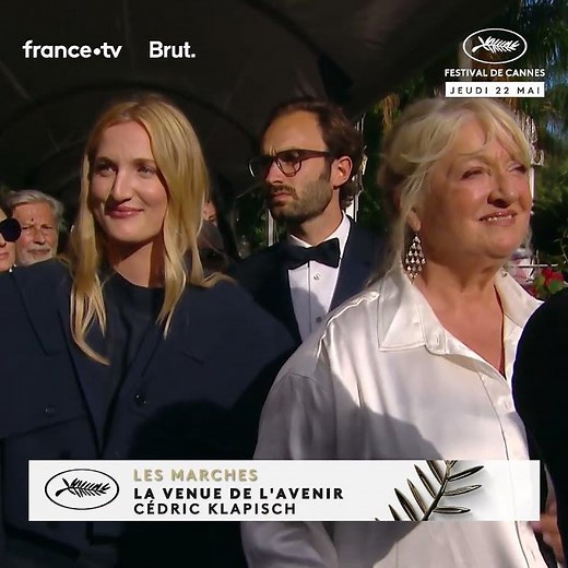 Charlotte de Turckheim monte les marches aux cotés de sa fille au Festival de Cannes 2025 !