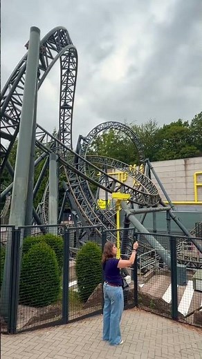Riding The Smiler at Alton Towers Theme Park #daysoutwithkids #altontowers #themepark