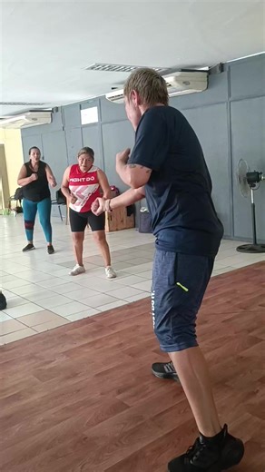 clase fitness de combate del lunes a viernes a las 1 de la tarde#fitnesscombate