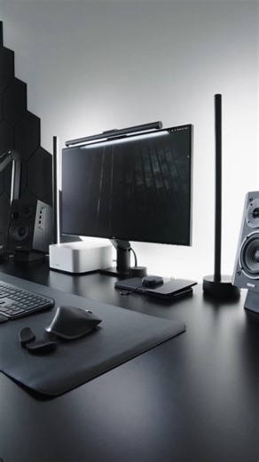 47K views · 538 reactions | @theleonworld Clean 懶 setup! | Minimal Desk Setups | Facebook