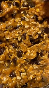 These flourless oatmeal cookies are super easy and delicious! They take only 15 minutes total. These flourless cookies are made in one mixing bowl and require only pantry staple ingredients. https://organicallyaddison.com/flourless-oatmeal-cookies/ | Organically Addison | Facebook