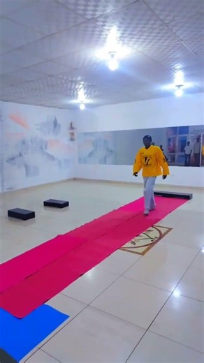 pom pom model #music #pompompom #brucemindset #deephousefamily #housemusic