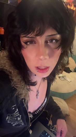 alice (@alicenotinchainz)’s videos with som original - Hera