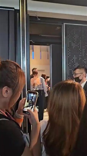 Park Shin Hye Asia Tour in Taipei 💖 Shin-hye takes photos at the photo booth set up by her fans 🥺💖 ©bbeum #ParkShinHye #박신혜 #kdramaactress #korea #kdramascenes #kdramalovers #romcom #kdrama #kdramaactor #parkhyungsik #namhaneul #kfashion #kbeauty #kpop #kdramaost #ParkShinHye #love #netflixseries #kdramaedit #photobooth #taipei #taiwan #MemoryOfAngel #Fanmeeting | Park Shin Hye