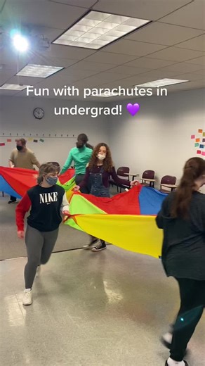 Parachutes! What are your favorite parachute lessons? #musicteacher #elementarymusic #musicteachersoftiktok #musicteachertiktok #musiceducation #orff #orffschulwerk #orffteacher #kodaly #kodalyteacher #musiclearningtheory #musiceducators #clevelandstateuniversity #musiceducationmajor