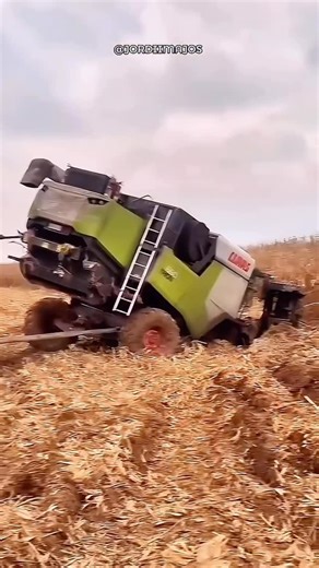 @agri_fails on Instagram: "Major recovery operation! #mud #agriculture #farming #johndeere #tractorfails #agrifails farming tractor bogged agri funny fails driver accident combine driver error #claas #fendt"