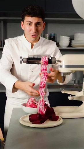 Hugo Riboulet TopChef 14 on Instagram: "TARTE TATIN DE BETTERAVES Rubans de betteraves en rosace, pesto de fanes, caramel de betteraves et tamarin À toi de jouer maintenant 🫡 #tartetatin #betteraves #tartetatinsalée #homemade #chefrecipes #hugoriboulet"