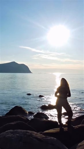 Krikko 🏕️ 🏍️🙋‍♀️ on Instagram: "Holy macaroni! 😱🫶This might just be one of the craziest days I’ve ever spent on a motorcycle. Lofoten… I can’t even describe it. Always the same feeling when I go there. Still can’t believe it’s real. It’s so painfully beautiful it almost hurts to look at. I’m in love with this place, completely, hopelessly 🧡 Products featured in this post are kindly supported by: 🏍️ KTM Scandinavia 🧥 Klim Motorcycle Clothing 🎒 Mosko Moto 🛠️ Perun Moto #lofoten #lofoteni