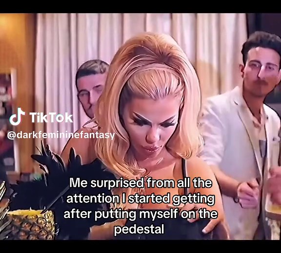 Tutorial in my becoming a dark femme ebook! Link in my bio🖤