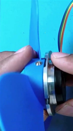 Turn a Dead Hard Drive into a Powerful Mini Fan! #diyelectronics #repair #helpmemakethismakesense