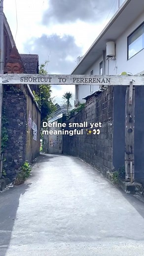 Define small yet meaningful ✨👀 this bit-sized road has saved a lot of trouble for motorbike driver in Canggu area. Not to mention its scenic too 💚 have you passed here before? Share your thoughts on comment below! | What's New Bali