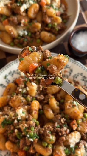 Hajar Larbah on Instagram: "Shepherds Pie but make it gnocchi 🥔 for the most comforting & delicious 30 minute dinner! Full recipe up on the blog as always - www.moribyan.com - or link in bio 🤎 #dinner #easyrecipe #recipe #food #cooking"
