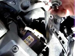 Cómo cambiar las bombillas de los faros de un Renault Modus