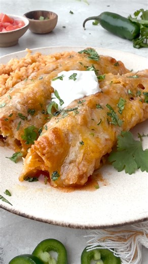 Hectic week? Try these quick and easy lazy enchiladas! No prep time and you still get a delicious dinner that your whole family will love 🤩 Comment yum below and I’ll send you the recipe 👇 | Tried and True Recipes