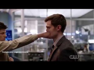 The Flash 4x04 Barry Allen and Elongated Man argue and fight