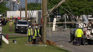 18-wheeler knocks down Euless power line, leaving nearby residents in the dark