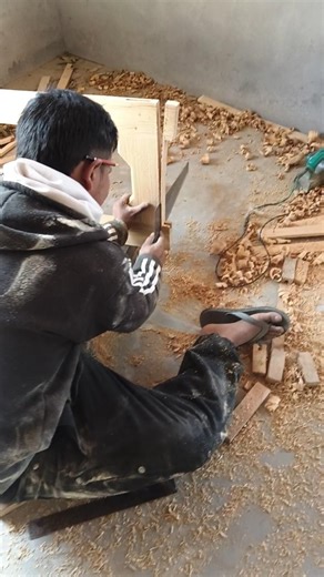 Local woodwork cutting wood like a pro ||