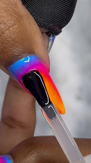 Lava Lamp Inspired Thermal Nails Tutorial