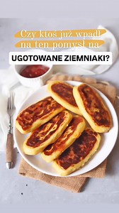 Jakie one są pyszne! Zostały Ci ugotowane ziemniaki? No to już się nie zmarnują, bo podrzucam Ci przepis na... ...ZIEMNIACZANE PALUCHY NADZIEWANE SEREM I KABANOSEM 🥞 SKŁADNIKI (na 6 szt.) ✔️½ kg ugotowanych ziemniaków ✔️½ szkl. mąki orkiszowej ✔️1/3 szkl. maślanki ✔️½ łyżeczka soli ✔️kilka plastrów żółtego sera ✔️kilka kabanosów (możesz użyć też parówkę) PRZYRZĄDZANIE 1) Ziemniaki przeciśnij przez praskę i połącz z mąką, maślanką i solą. 2) Zagnieć ciasto. 3) Podziel ciasto na sześć części i z 