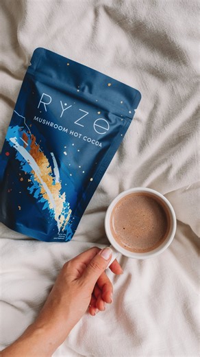 😴 Sleep check in 😴 Are you getting your 8 hours? (honest answers only 👀) If not, it mayyy be time to re-evaluate your nighttime routine, especially if you can relate to any of THESE things… 👇 📱 Scrolling as a way to decompress 🤯 Racing thoughts / can’t shut off your brain 👀 Not feeling sleepy or ready to relax 💡 Our tip: Swap the late-night scroll for a mug of our mushroom hot cocoa and relaxing nighttime activities (like reading or journaling) for a calm mind & sweet dreams 💙💤 | RYZE 