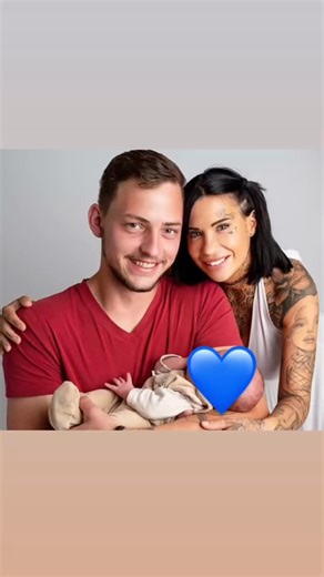 Timea Maja Spreizer on Instagram: "Unser erstes kleines Fotoshooting als frisch geborene Familie – ein Moment voller Liebe, Staunen und Glück. Wir sind so dankbar, diese Erfahrung teilen zu dürfen und waren da schon unendlich stolz auf dich mein Prinz 💙 #boymom #boymomlife #family #fotoshooting #baby #momlife #mom"