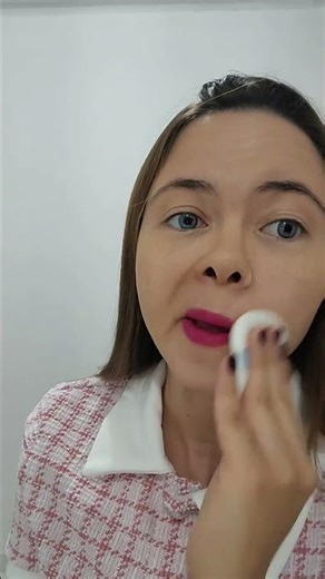 Compact powder, a lady-like powder with a Photoshop-like effect, so perfect.