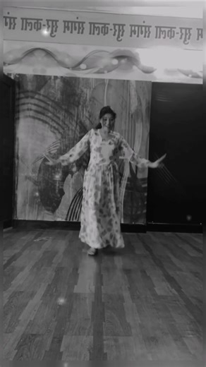 कितना मजा आ रहा है👌💃#trending #dance #shortvideo #viralsong #oldsongs #latamangeshkar #bollywood