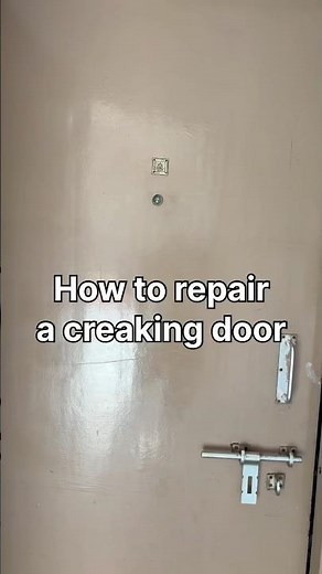 HOW TO REPAIR A CREAKING DOOR🤔 #homeremedies #hacks #recommended #shorts