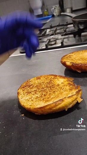 How to Make a Perfect Cheeseburger at Home