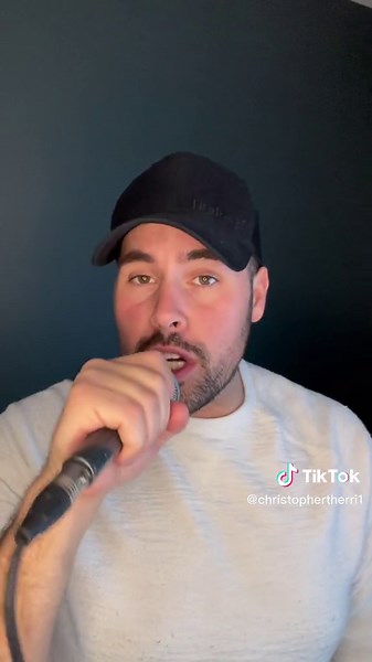 « Des fans de @Chris Stapleton ici? 🤠 C’est la chanson que j’ai interprété pour la pré-audition de @La Voix Qui ira le voir à @Lasso MTL cet été? 🤩