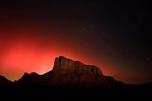 7.6K views · 349 reactions | Another perspective on the Aurora Borealis absolutely exploding across the sky over Sedona last night! | Kevin Floerke | Facebook