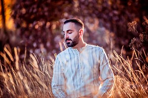 Poslušajte "Još ne sviće rujna zora" u izvedbi Luke Radovića