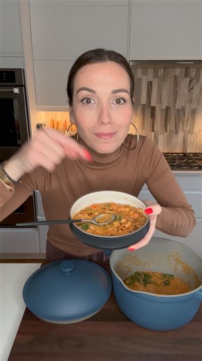 I can’t stop making this low-calorie Creamy Cabbage + White Bean Soup ￼🥬🫘♨️ #shorts #easyrecipe