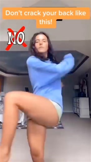 CRACK YOUR BACK THE PROPER WAY!! 🤩🤩🤩 #backcrack #chiropractic #chiropracticadjustment #OMG #backpain #amazingvideo | Physical Therapy Session