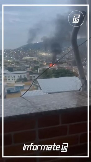 🇧🇷| ESCENAS DE GUERRA Río de Janeiro amaneció este martes en medio de una guerra urbana. Desde las primeras horas, helicópteros, blindados y drones policiales ingresaron a los complejos de Alemão y Penha, dos de las mayores favelas del norte carioca, en una ofensiva contra el Comando Vermelho, una de las organizaciones criminales más poderosas de Brasil. Al cierre de la jornada, el saldo era devastador: 64 muertos —entre ellos cuatro agentes— y más de 80 detenidos. | InformatePy
