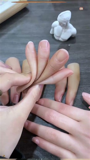 Say goodbye to strange looks with a prosthetic finger